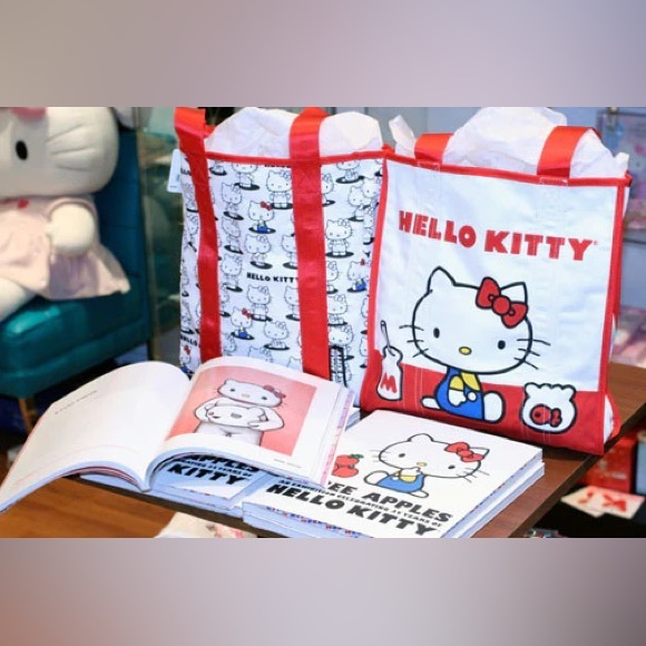 2009 Hello Kitty Sanrio 35th Anniversary Limited Edition Three Apples Tote Bag - Picture 10 of 11